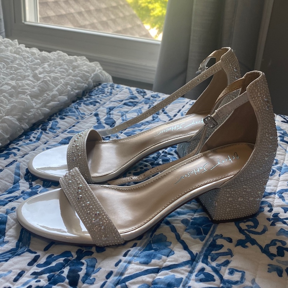 NWOT Betsey Johnson pearl block heels! Bridal shoes!